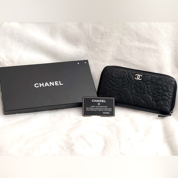 Chanel Camellia Lambskin Zip up Wallet - Picture 3 of 9